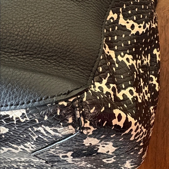 Coach Bleecker 2-tone python black/  white satchel shoulder bag  Italian leather - Picture 14 of 17